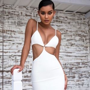 White streched crepe barley dress